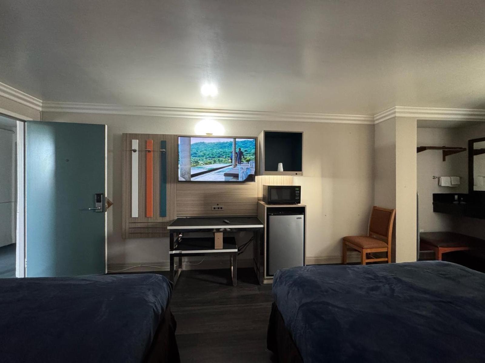 Rodeway Inn Вентура Екстериор снимка