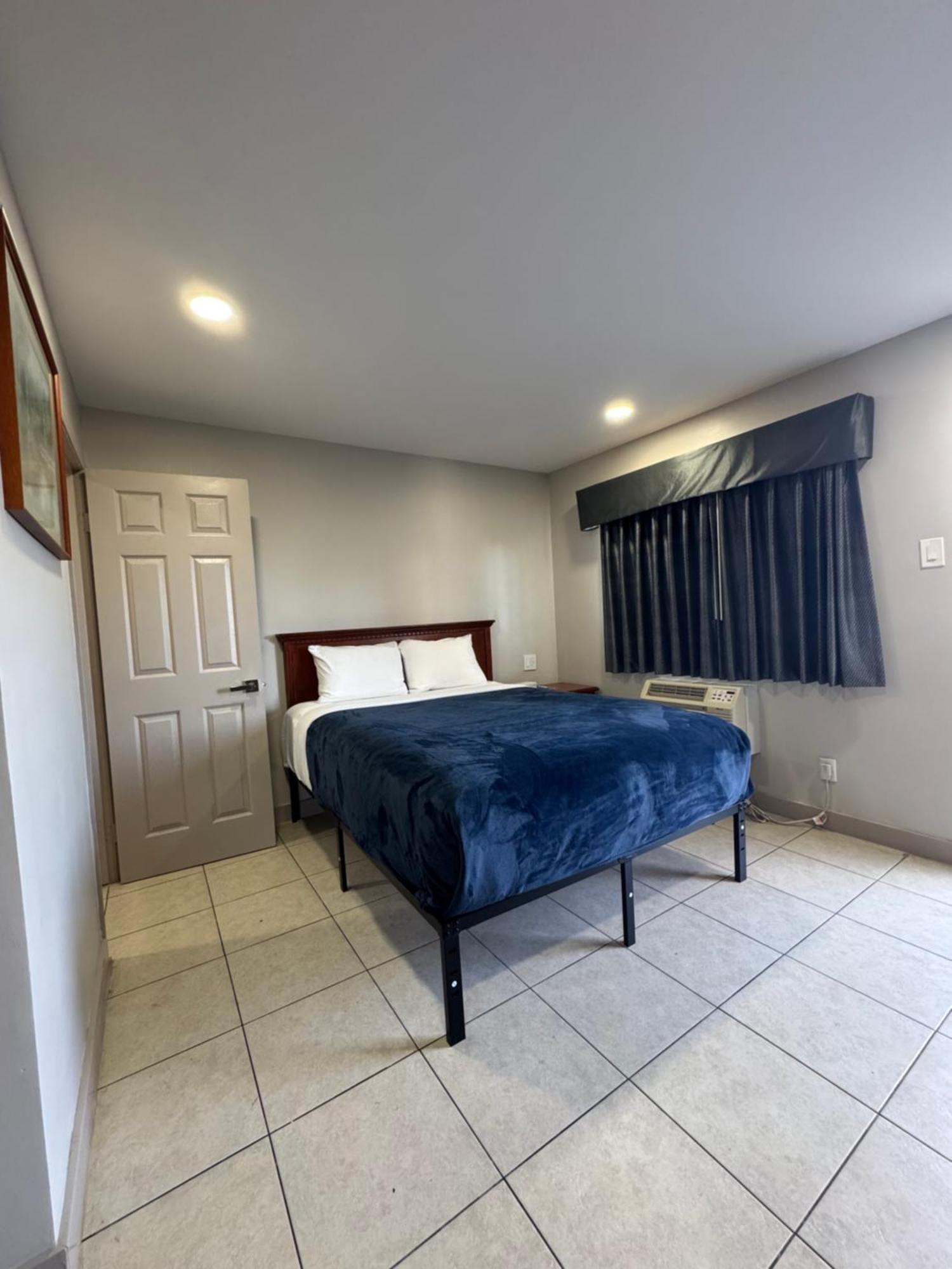 Rodeway Inn Вентура Екстериор снимка