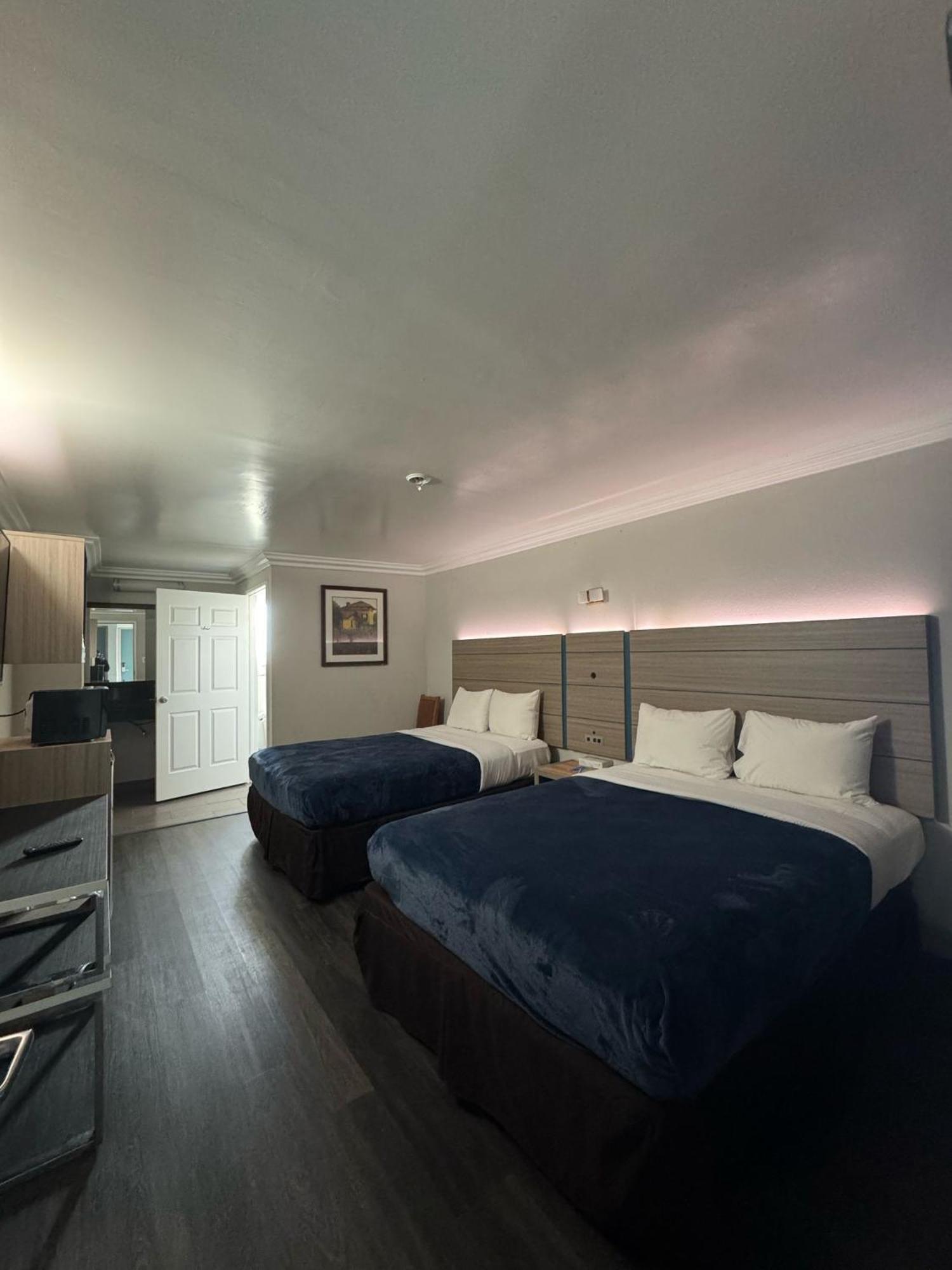 Rodeway Inn Вентура Екстериор снимка