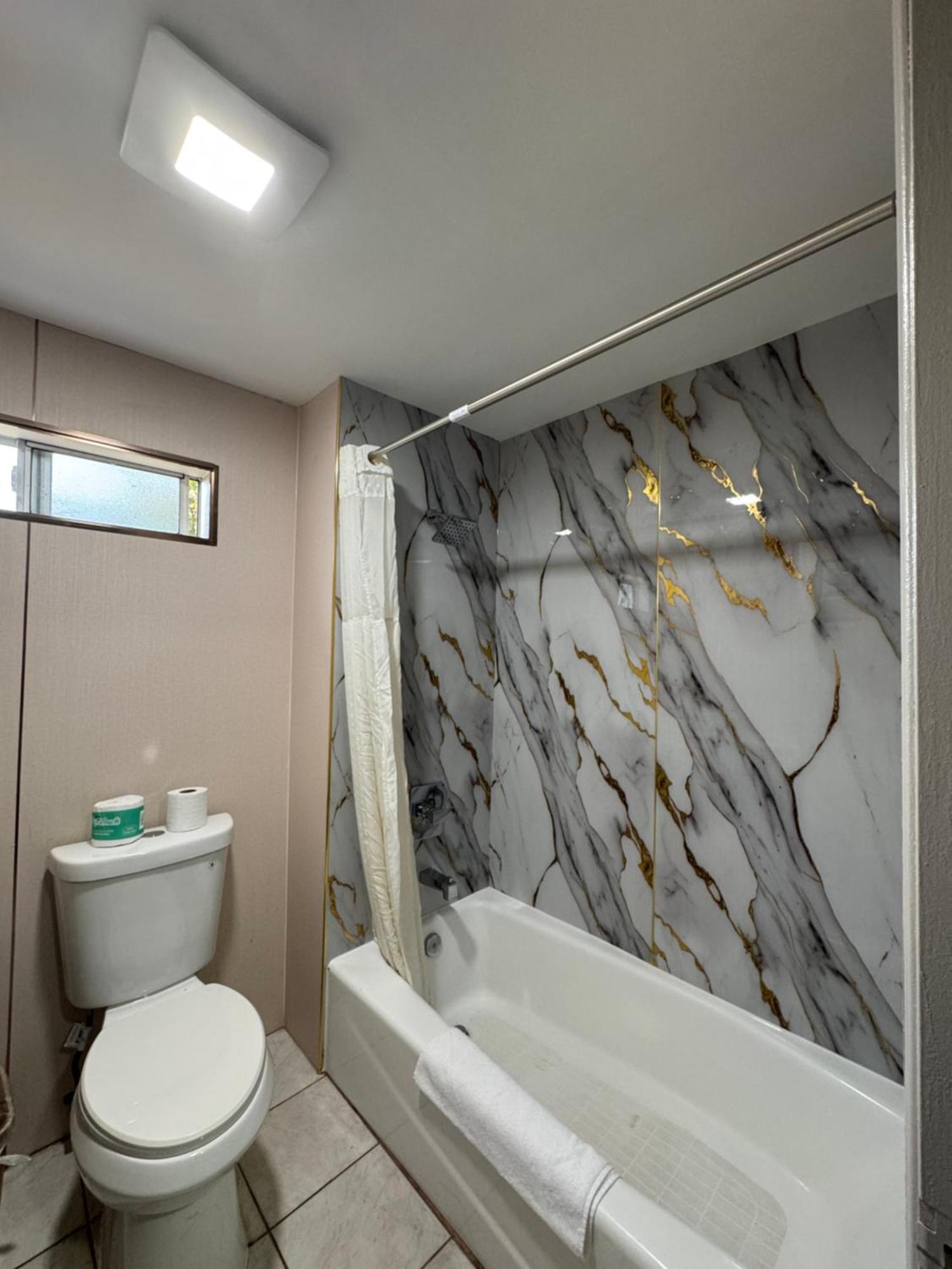 Rodeway Inn Вентура Екстериор снимка