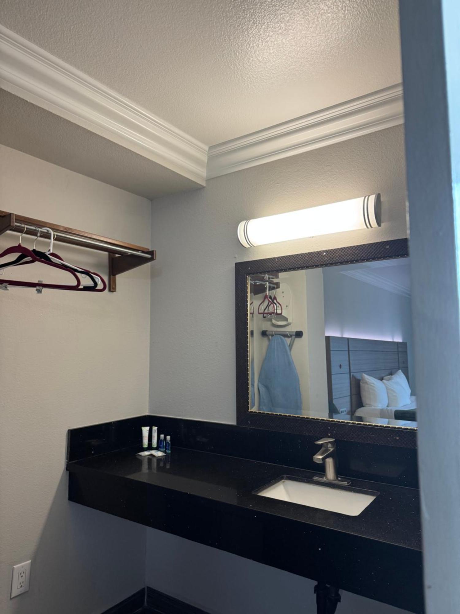 Rodeway Inn Вентура Екстериор снимка